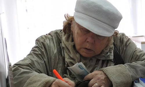 Пенсия фото. Российские пенсионеры. Дедушка пенсионер. Подработка для пенсионеров. Дедушка получил пенсию впрочем совсем небольшую.